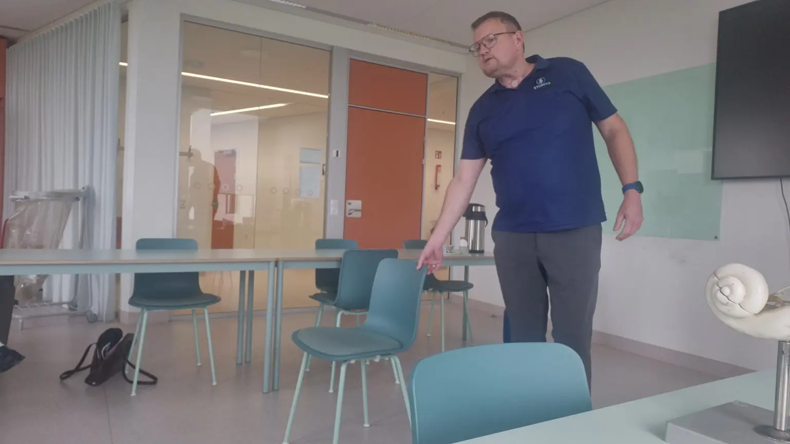 Thomas Mølgaard i gang med patientdemonstration under undervisningen